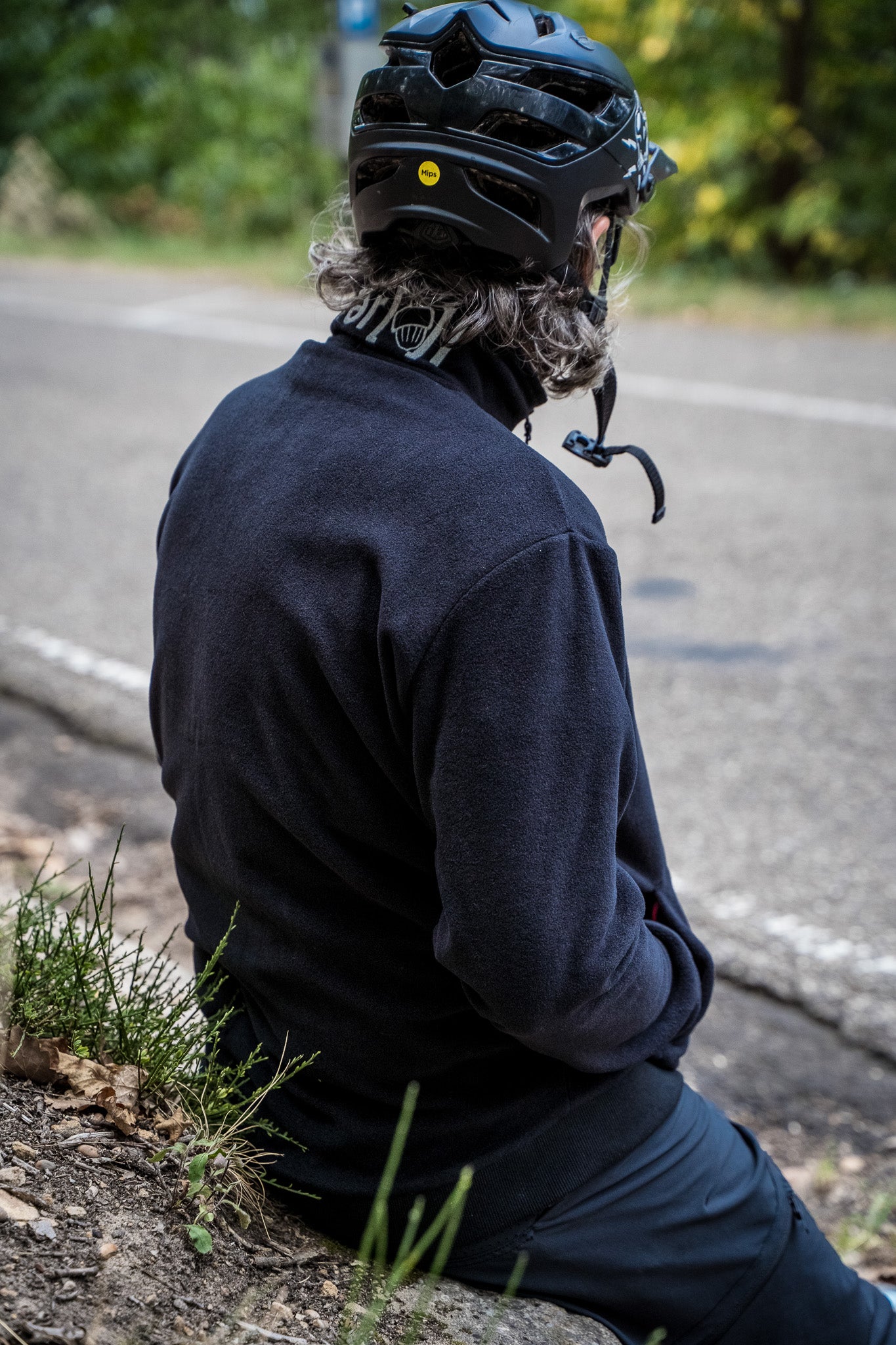 Sitting MTB Rider with Skwerel Fleece