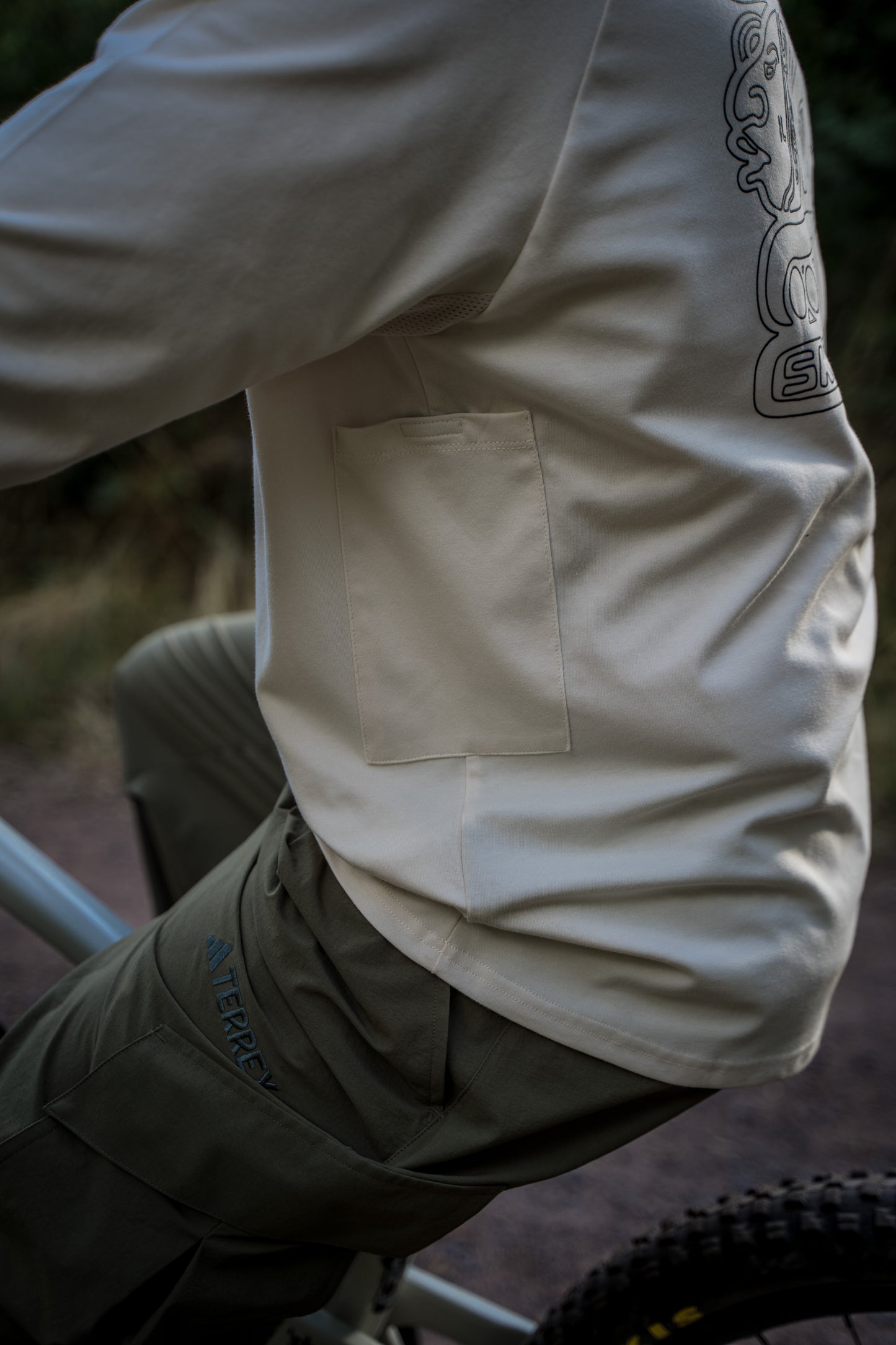 Skwerel® "Maya" atmungsaktives heavy duty MTB Trailsleeve im oversized Fit
