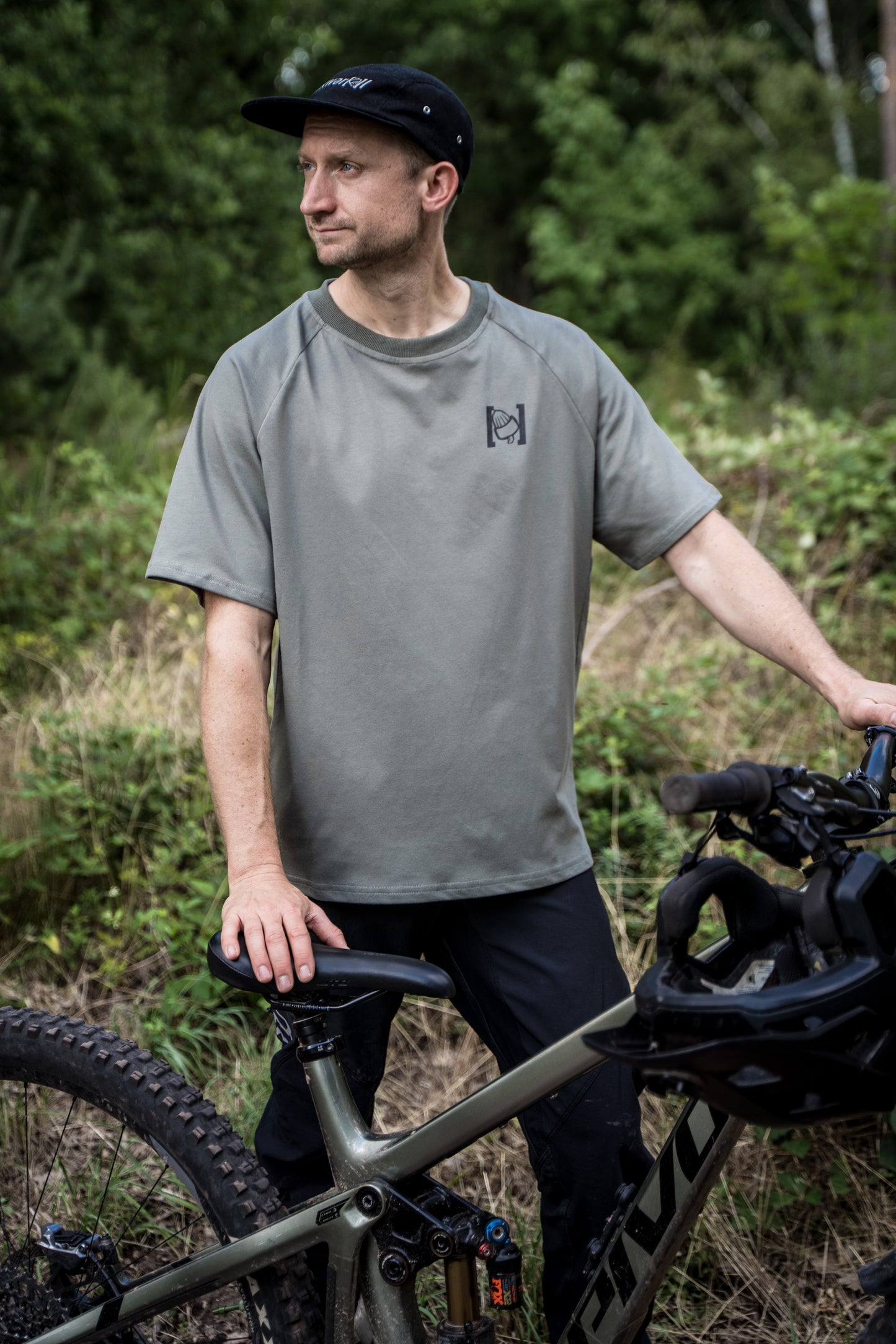 Skwerel® breathable heavy duty MTB trail sleeve “Popsicle Coil” in an oversized fit