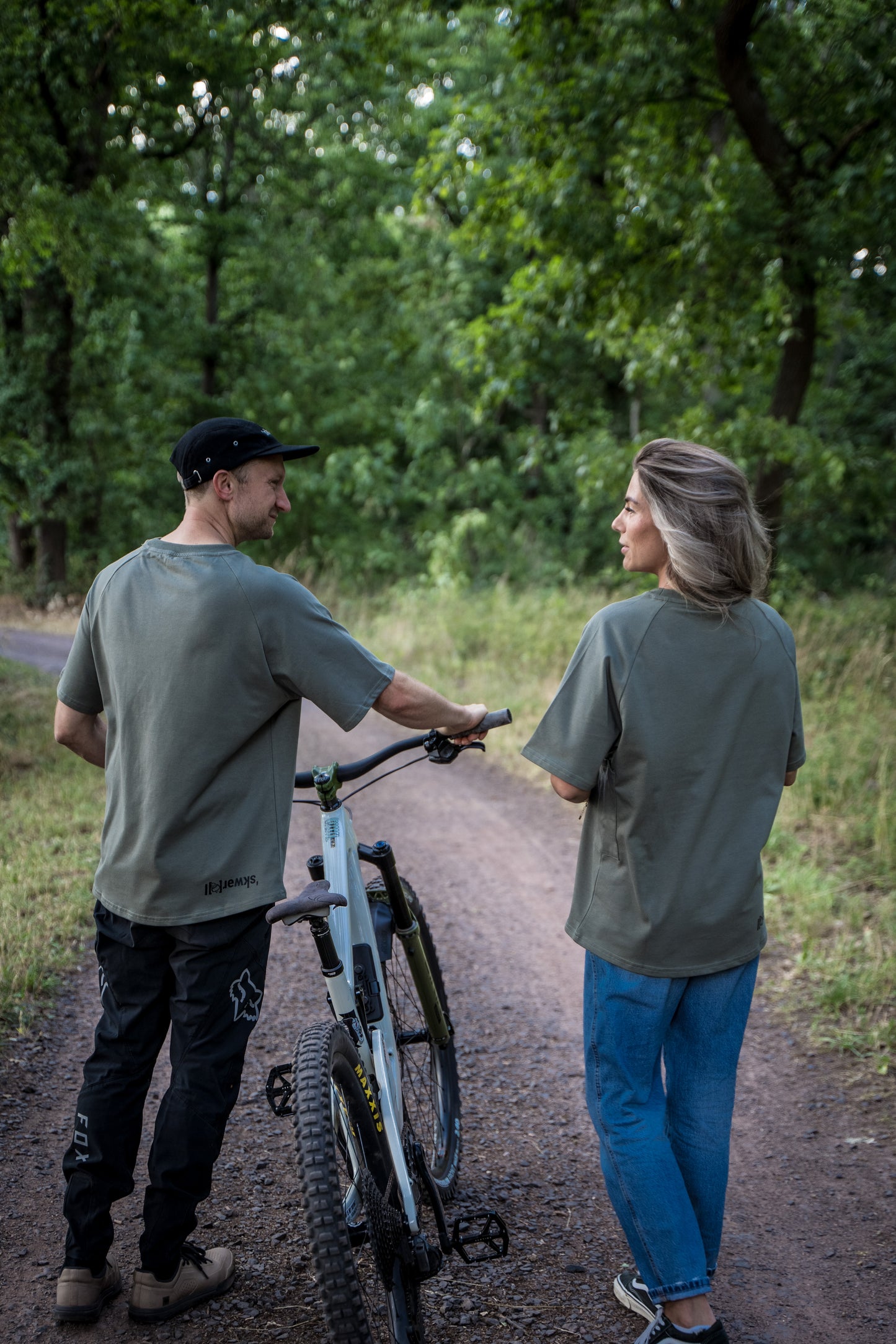 Skwerel® breathable heavy duty MTB trail sleeve “Popsicle Coil” in an oversized fit