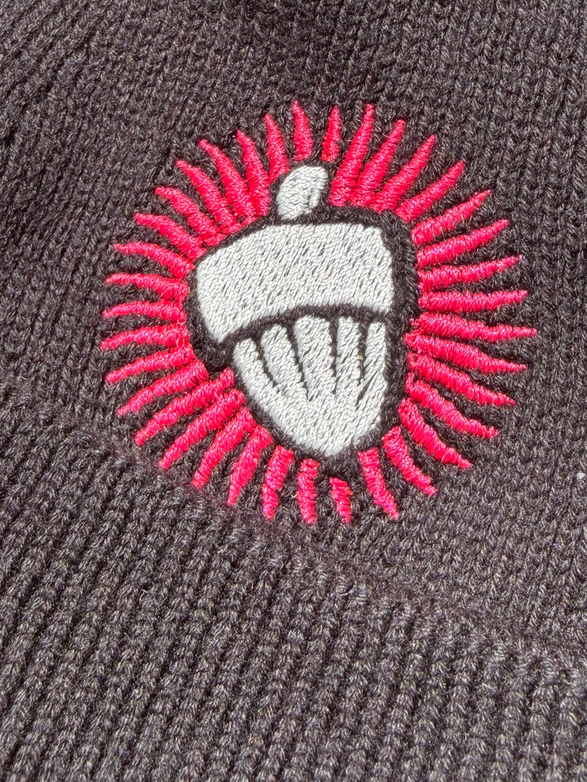 Skwerel Fisherman Beanie Sun gestickt